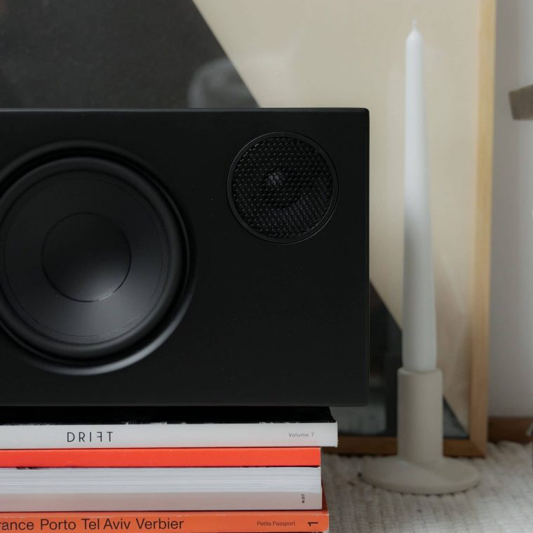 wireless-multiroom-speaker-C10MkII-black-lifestyle08-airplay2-google-cast-chromecast-AudioPro_@mrdrowlands1